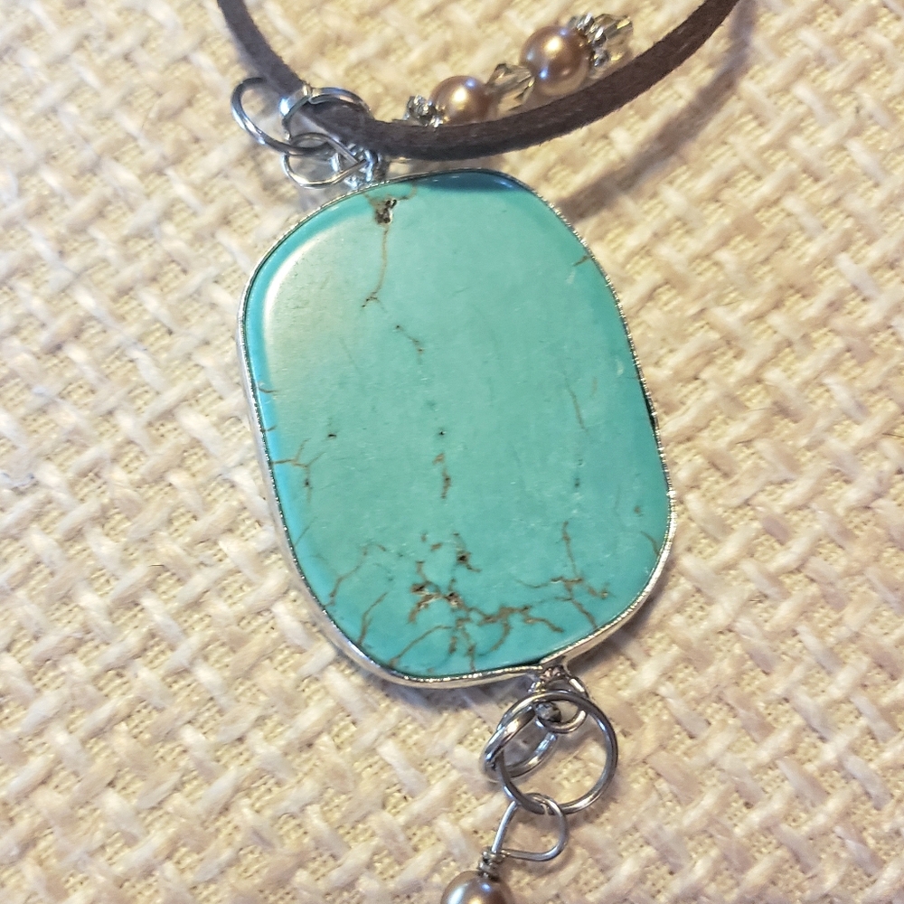 Stone/Crystal pendant necklace - Picture 6 of 8